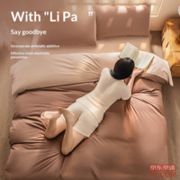 f9cb8f64b10a8466-f-w_200